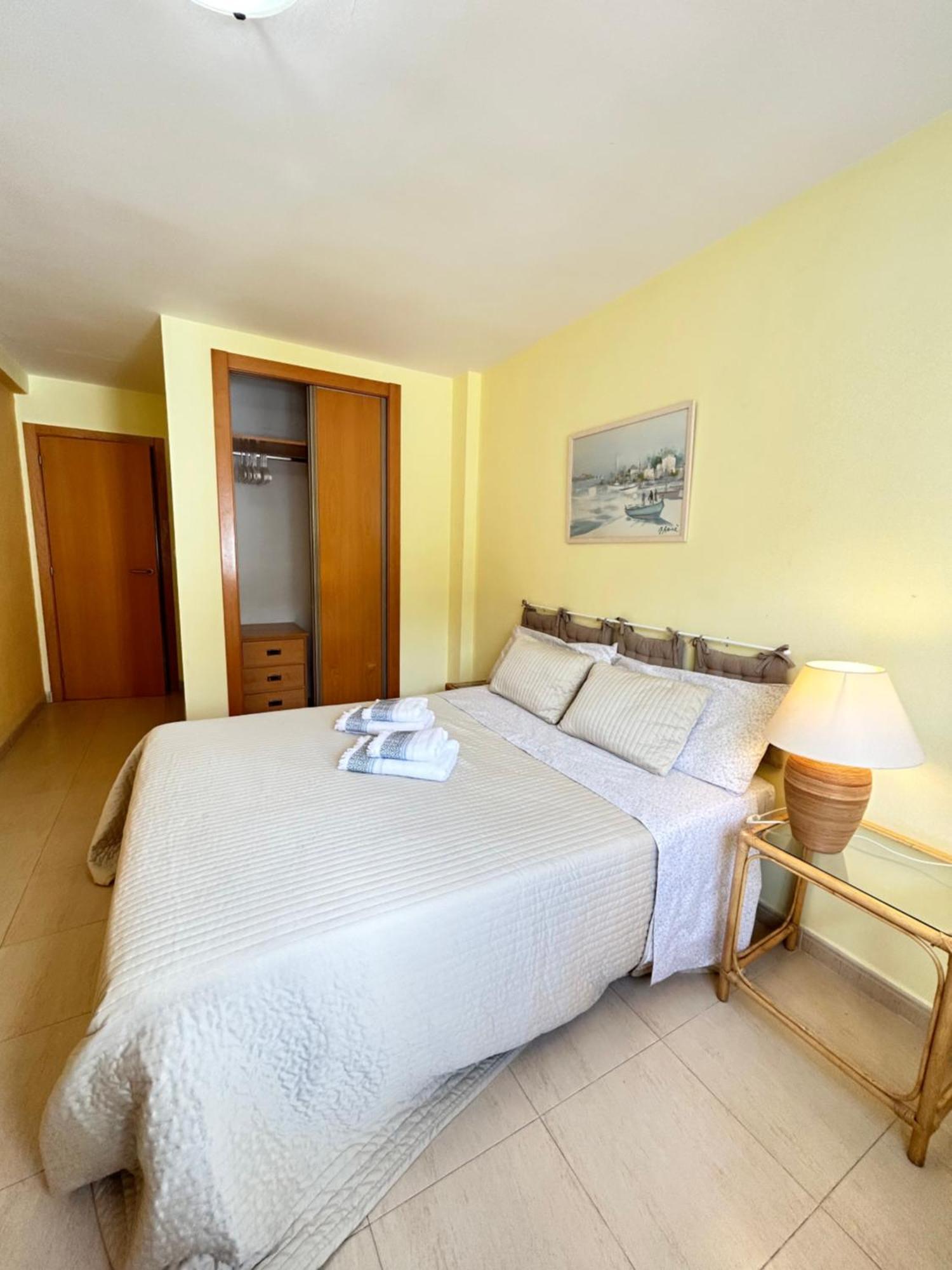 Sea Views Apartments Denia Bagian luar foto